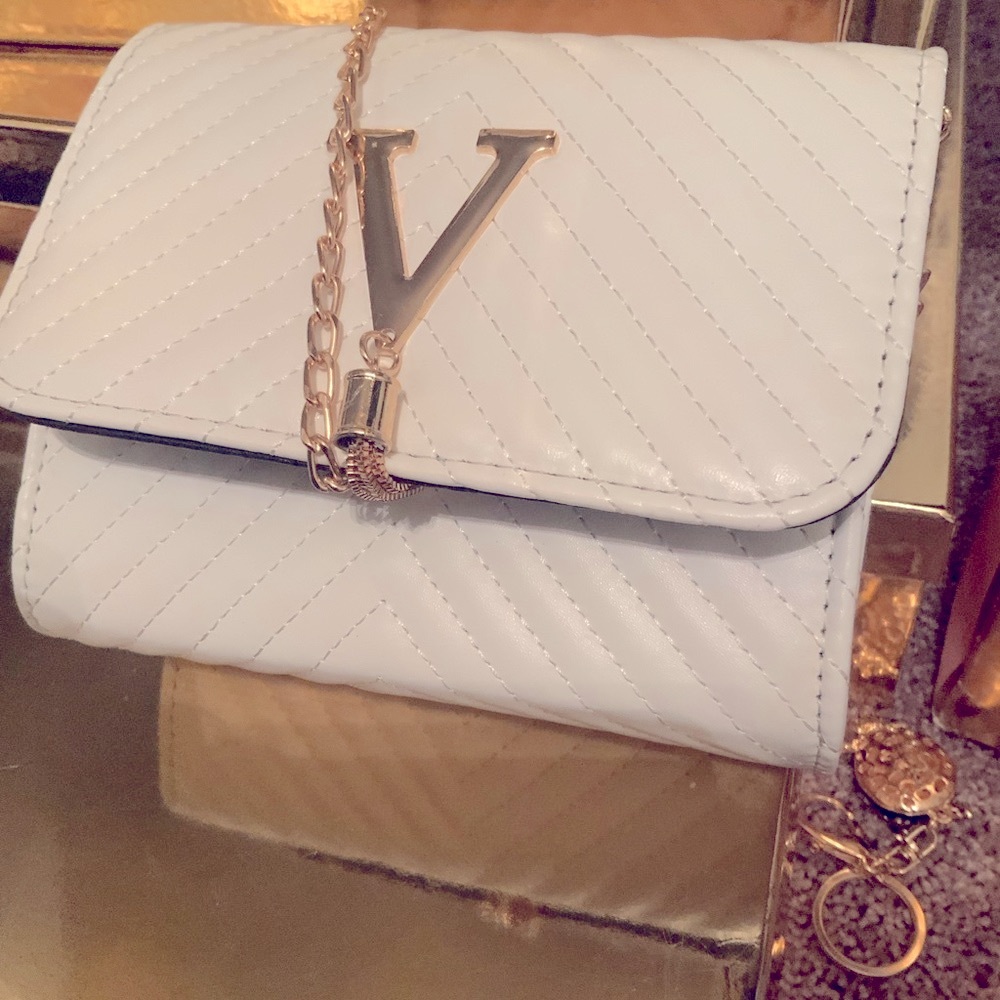 Elegant White Quilted Chain Bag